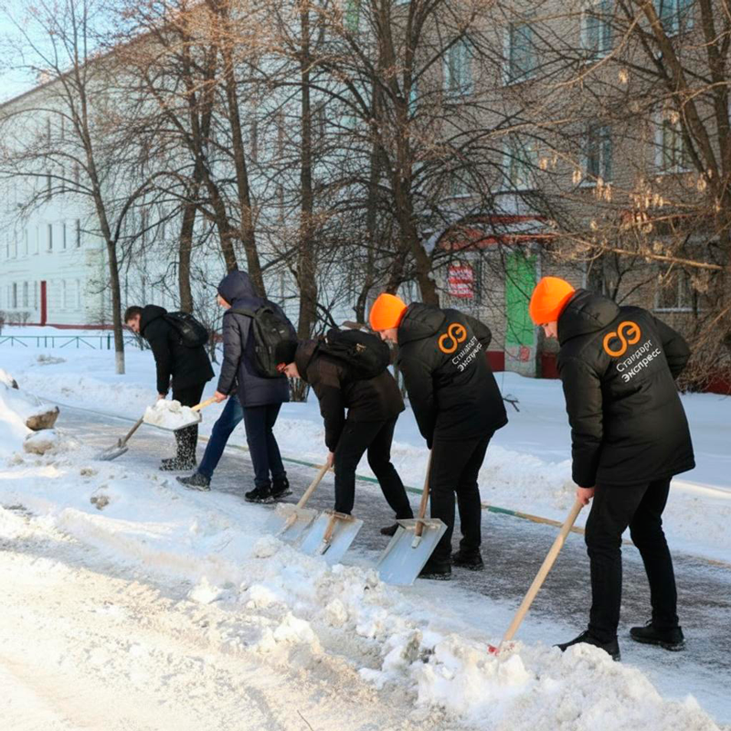 Уборка снега с крыш и территорий в Шумихе